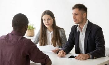 Question en entretien: Parlez-moi de vous (exemple de réponses avec simulations)